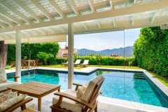 Sea view and private pool