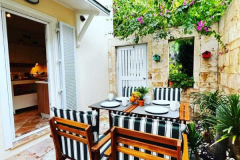 Portville Canal Villas Outdoor-Breakfast-2
