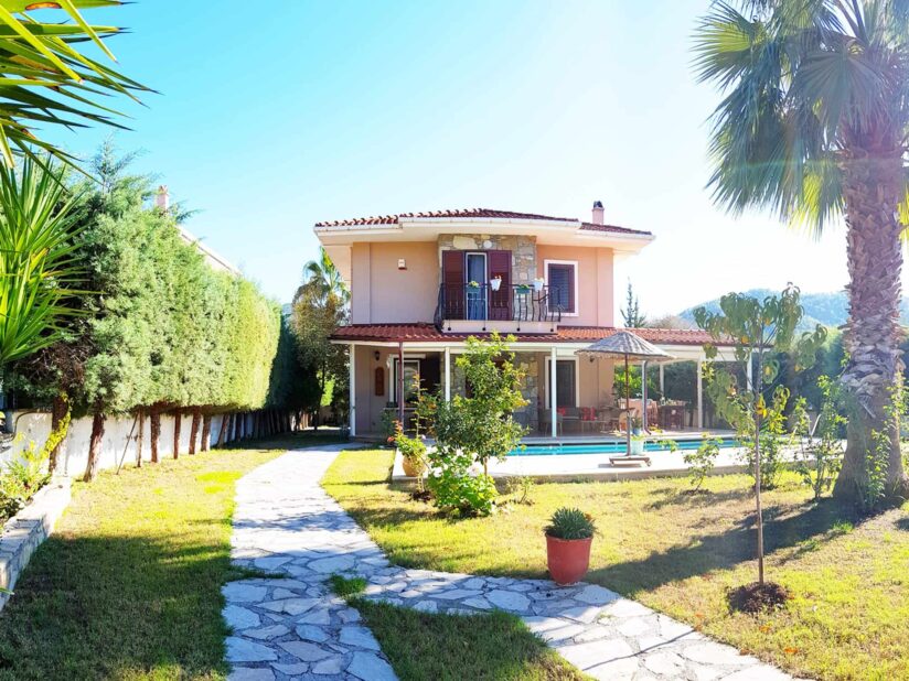 Centrally Located Holiday Villa with Private Garden